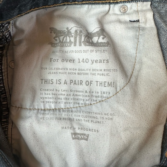 Levi jeans Size W42 L32 - Picture 8 of 10